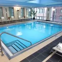 Courtyard By Marriott Chicago Magnificent Mile Hotel